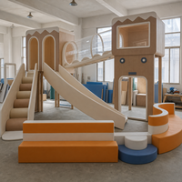 Structure de terrain de jeu intérieur commercial naturelle à deux niveaux avec tour de jeu pour centres de divertissement familial