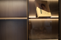 Solution d'éclairage pour armoire en profilé aluminium, installation au dos de l'étagère, design à double éclairage latéral, longueur personnalisée YB1038-31