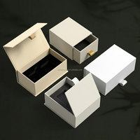 Boîte d'emballage magnétique beige au toucher doux, en papier écologique texturé, rectangulaire, en carton, fabricant de boîtes personnalisées pour les cadeaux de mariage