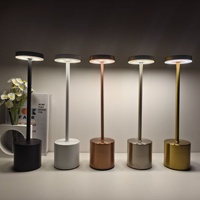 Lampe de table en forme de I, rechargeable, créative, en métal, lumière d'ambiance USB pour chambre à coucher, chevet et salon