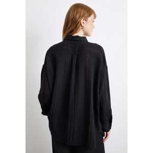 Chemisier décontracté noir pour femme en coton transparent avec détails en dentelle, tissu popeline transparent - Product Image 1