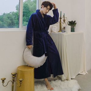 <span class=keywords><strong>Robe</strong></span> <span class=keywords><strong>de</strong></span> <span class=keywords><strong>chambre</strong></span> à capuche, peignoir <span class=keywords><strong>de</strong></span> spa pour hommes en polyester court en peluche doux et léger à capuche pour femmes - Product Image 4