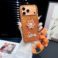 Coque de téléphone de luxe à paillettes et diamants pour iPhone 17 16 15 Pro Max avec bracelet en fourrure et chaîne accessoire
