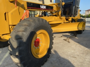 รถเกรดเดอร์ CAT 140H มือสองจากญี่ปุ่น สภาพดีเยี่ยม พร้อมอุปกรณ์ริปเปอร์ด้านหลังสำหรับงานปรับระดับถนน - Product Image 6