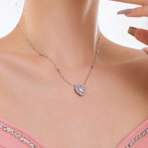 Collier pendentif en forme de cœur en argent rhodié S925 DYLAM Classy avec chaîne à maillons et zircon cubique 5A pour femmes, bijoux de mode raffinés - Product Image 4