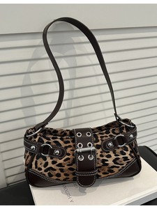 Bolso de hombro elegante con hebilla de cuero retro y estampado de leopardo, para la temporada otoño-invierno 2026, con remaches a la moda - Product Image 4