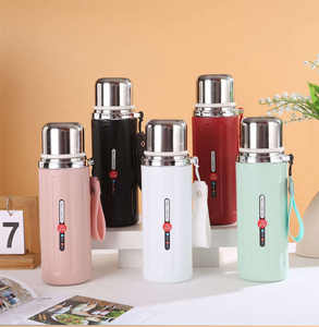 Bouteille d'eau isotherme grande capacité en acier inoxydable style colonne romaine - Product Image 1