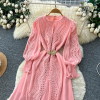 Robe décontractée élégante pour femme WIWT, blanche, en dentelle brodée, à manches longues bouffantes, coupe trapèze, avec ceinture, pour le quotidien et les vacances