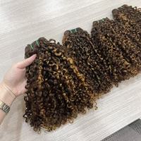 Superbe tissage double drawn en promotion, lots de cheveux bouclés Pixie avec mèches, extensions de cheveux humains bruts vietnamiens en gros pour revendeurs