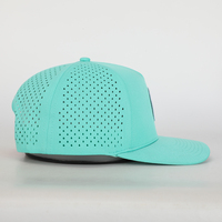 Gorra de béisbol deportiva a rayas al por mayor ajustable de 5 paneles agujeros láser sombrero de papá con patrón de lazos parche tejido