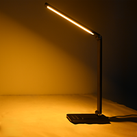Nouvelle lampe de table pour le soin des yeux, lampe de bureau moderne en métal intelligente avec port de charge USB, lampe de table pour l'étude et le bureau