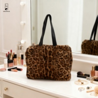 Sac fourre-tout personnalisé ultra-doux à imprimé léopard, sac de shopping chic en peluche avec poignées en cuir noir, sac à main tendance pour tous les jours