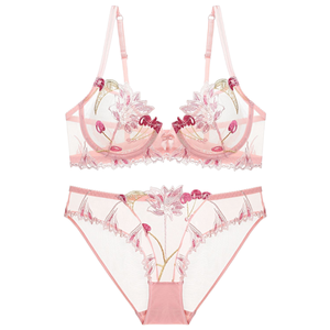 Conjunto de sujetador sexy y transpirable con encaje floral sin aros y bordados, con tirantes ajustables y braguita hipster. - Product Image 1