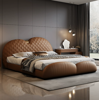 Lit King Size de Luxe Moderne en Cuir avec Rangement, Écologique, Durable, Cadre en Bois, Fonctionnel pour Appartement, Haut de Gamme, Élégant pour Chambre Parentale