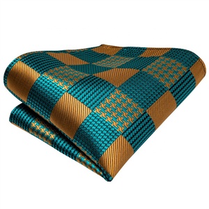 Papillon da Uomo in Seta con Motivo a Quadri Ciano e Oro, Design Personalizzato OEM ODM, Vendita all'Ingrosso con Ricamo Jacquard - Product Image 5