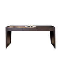 Bureau d'ordinateur minimaliste italien de designer pour la maison, le bureau ou le salon – Table de travail moderne et luxueuse