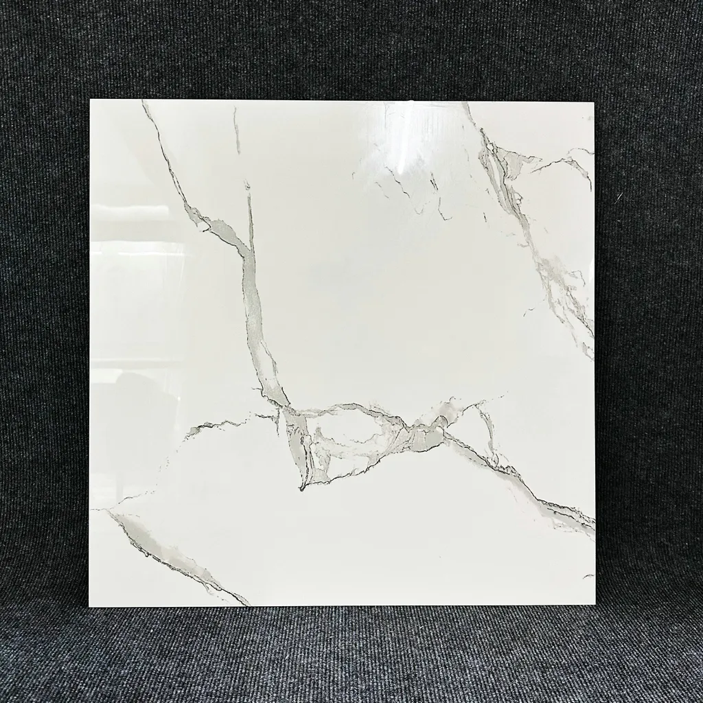 Modernes Design Carreaux Sol 60 × 60 cm Carrara weiße Marmorfliese glasiert und poliert mit glänzendem Glanz für Innenraumböden