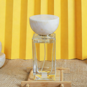 Capuchon de parfum en résine de luxe avec effet de lustre unique, idéal pour les flacons de parfum haut de gamme - Product Image 1