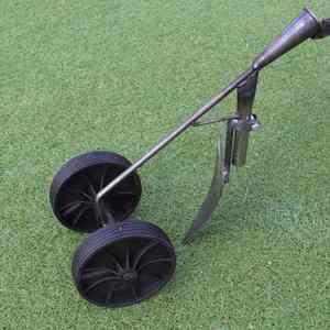 Alat Penyiangan Rumput Taman Baja Karbon Tempa Logam Pertanian Cangkul Penggali Tanah <span class=keywords><strong>2</strong></span> Roda <span class=keywords><strong>3</strong></span> in 1 Bajak Pertanian Manual - Product Image 3