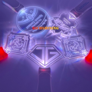 Richshining Stylo lumineux LED en acrylique personnalisé avec logo et forme, télécommande, 15 couleurs changeantes, pour tournées et concerts - Product Image 4