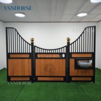 Panneaux de bambou stables et mats enduits de poudre pour étable de style européen de luxe pour grange équestre intérieure et club d'équitation