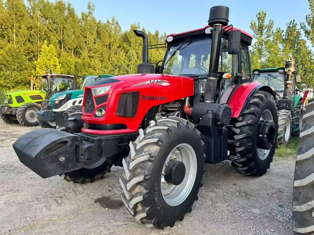 Large Agricultural Tractor with 200HP, Used for Plowing, Sowing and Harvesting, Suitable for Various Weather Conditions.