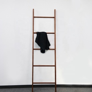 Échelle de couverture <span class=keywords><strong>en</strong></span> <span class=keywords><strong>bois</strong></span> personnalisée pour la décoration intérieure Échelles de couverture et supports Étagère d'échelle penchée pour le mur Porte-serviettes <span class=keywords><strong>en</strong></span> <span class=keywords><strong>bois</strong></span> - Product Image 1