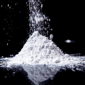 Poudre de polissage en alumine micronisée 99% Al2O3, matériau industriel, utilisée pour le polissage des coulis réfractaires et de la céramique - Product Image 2