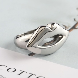 Gioielli personalizzati in acciaio inossidabile Sexy <span class=keywords><strong>Kiss</strong></span> placcato oro bocca Lip Print Chunky Finger Rings per le donne - Product Image 4