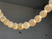 Lampe suspendue en albâtre perlé linéaire moderne personnalisée 3000K, éclairage de plafond, lustre pour escaliers, salon, cuisine, décoration
