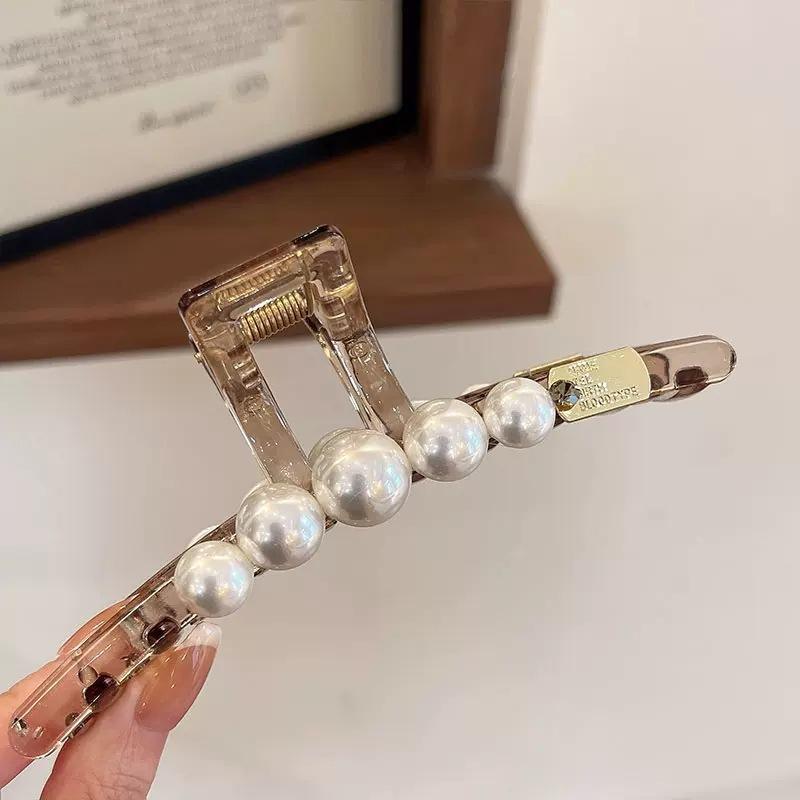 Retro pearl tea gray word grip clip