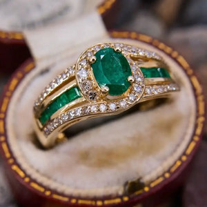 Anello con Zircone Stile Smeraldo per Donne, Elegante Gioiello da Dito alla Moda - Product Image 3