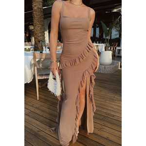 Robe de soirée longue Astrid Mink, robe de bal chic avec col rond, taille empire, longueur au sol avec fente pour les occasions de fête - Product Image 5