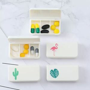 Boîte à pilules portable à 3 compartiments, anti-poussière, en plastique, petite taille, pour la maison ou le bureau - Product Image 1