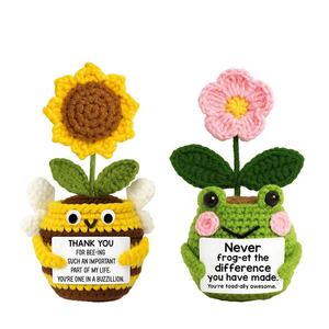 Venta al por mayor de fábrica, Novedades de gran demanda transfronterizas: Muñecos de ganchillo hechos a mano (Rana, Abeja en maceta, Girasol) y artículos de punto, terminados para interiores. - Product Image 1