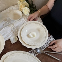 Service de vaisselle en céramique vintage européenne personnalisée, jaune émaillé avec décor français, assiette à salade et bol de luxe en relief
