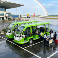 Bus touristique ouvert avec auvent pour les excursions en ville et les visites des monuments dans les zones touristiques