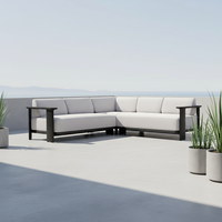 Canapé d'extérieur modulaire RH Dune Teak en forme de L, avec coussins en tissu crème sur structure en teck massif, ensemble de patio moderne