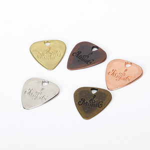 Hoogwaardige op maat gemaakte metalen gitaarplectrums met kleurrijk logo en voor verschillende soorten snaren - Product Image 5