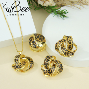 Últimos conjuntos de joyería con estampado de leopardo, resistentes al deslustre, impermeables, de latón chapado en oro de 14k, con anillo, collar y aretes para mujeres africanas. - Product Image 2