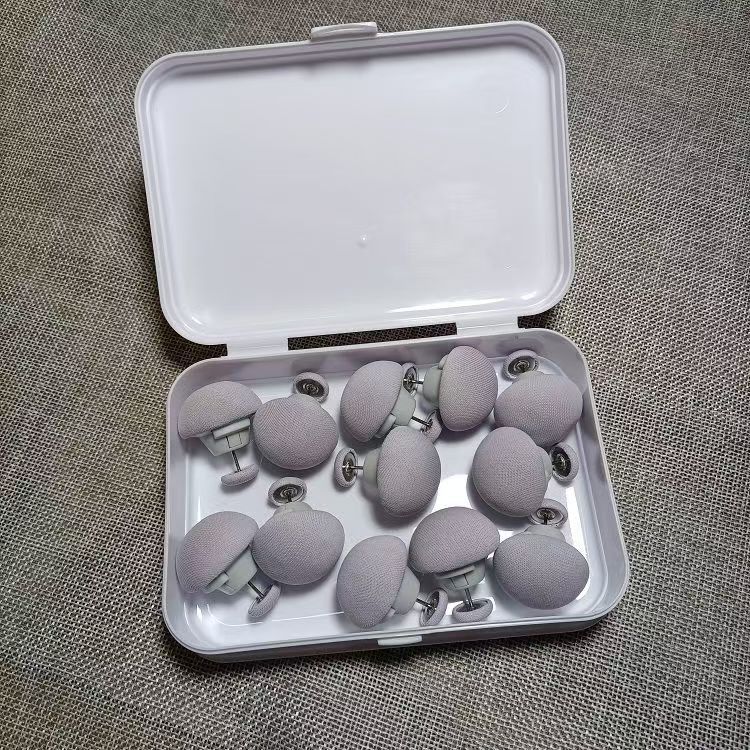 Boîte de rangement grise, lot de 12, avec clous en tissu et épingles en acier.