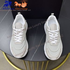 รองเท้าผ้าใบสไตล์บาสเก็ตบอลรุ่นใหม่สำหรับฤดูใบไม้ผลิและฤดูใบไม้ร่วง เหมาะสำหรับผู้ชายและผู้หญิง ดีไซน์เท่ห์ ระบายอากาศได้ดี สวมใส่สบาย ดีไซน์ทันสมัยสำหรับคู่รัก - Product Image 5