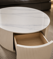 Table basse en marbre écologique et durable, avec cadre en bois courbé, surdimensionnée, finition personnalisée, salon, arrondie, crème beige