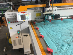 Máquina de Bordar y Acolchar Computarizada Automática de Una Sola Aguja con Cabezal Móvil, Precio en China, Longitud de Puntada 2-10mm (ajustable), 1.5 Kw - Product Image 3