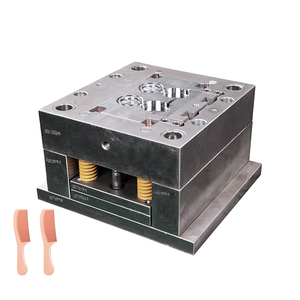 Piezas de moldeo por inyección de procesamiento de moldes de peine de plástico para la industria de la peluquería de belleza para la industria de la moda - Product Image 1