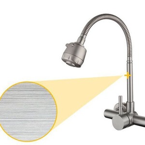 Robinet de cuisine mural en acier inoxydable à double trou avec pulvérisateur et bec rotatif pour évier - Product Image 3