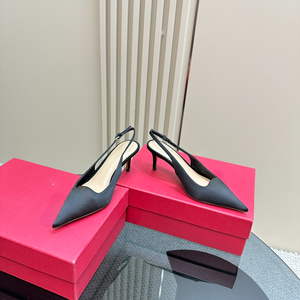 Ballerines à bout pointu en cuir noir pour femmes - Product Image 5