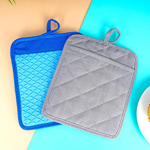 Paquete de 2 Protectores de Silicona Ligeros para Ollas y Sartenes, Ideales para Cocinar y Hornear - Product Image 2