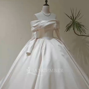 LY103 Vestido de novia glamuroso de satén con cuello barco y corte imperio, con corsé - Product Image 4