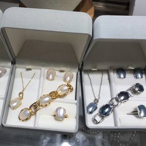 Ensemble de bijoux élégant et classique en alliage avec imitation de perles, plaqué argent, 4 pièces : collier, bracelet, boucles d'oreilles, bague, cadeau tendance pour femmes - Product Image 2